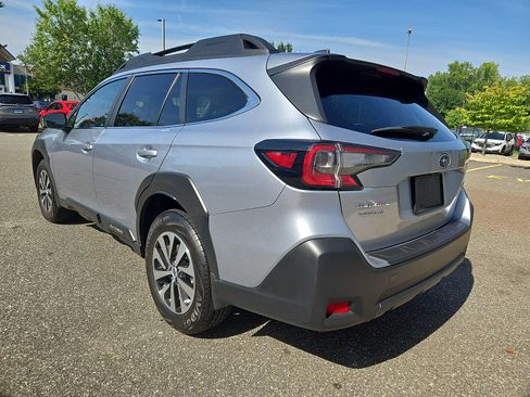 Used 2025 Subaru Outback Premium AWD/4WD image 4
