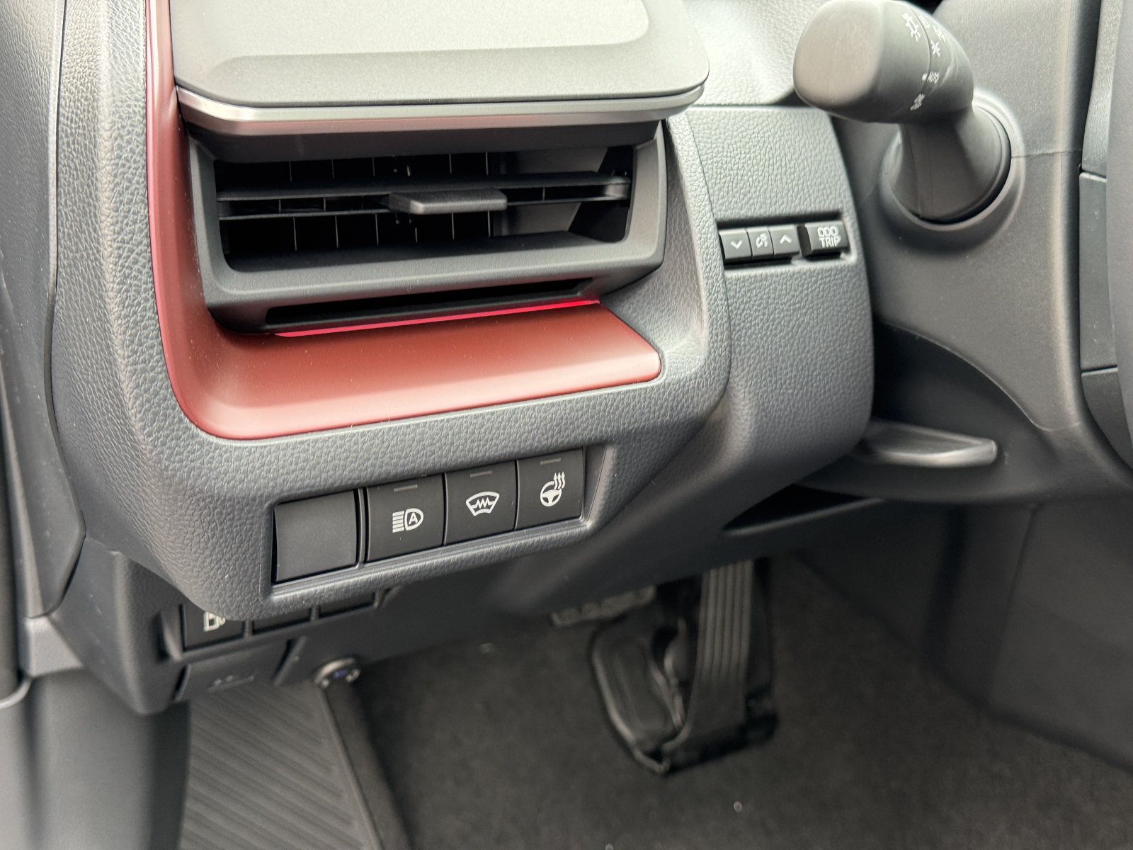 New 2027 Toyota Prius Plug-In Hybrid FWD image 17