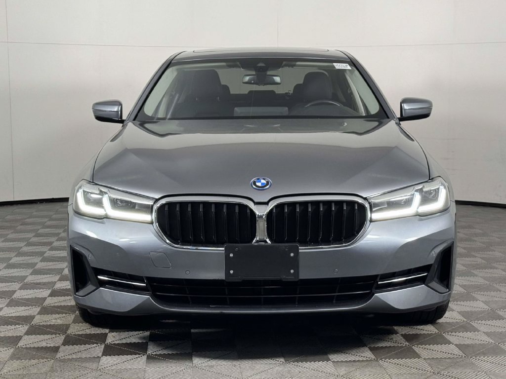 Used 2022 BMW 530e xDrive w/ Premium Package AWD/4WD image 6