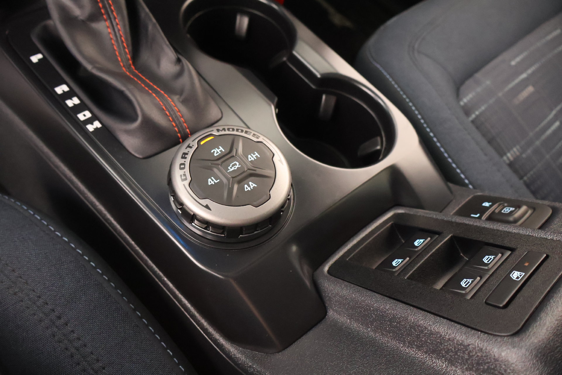 Used 2025 Ford Bronco Heritage Edition AWD/4WD image 9