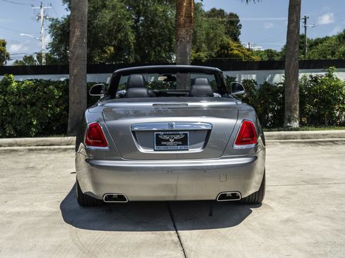 Used 2019 Rolls-Royce Dawn RWD image 32
