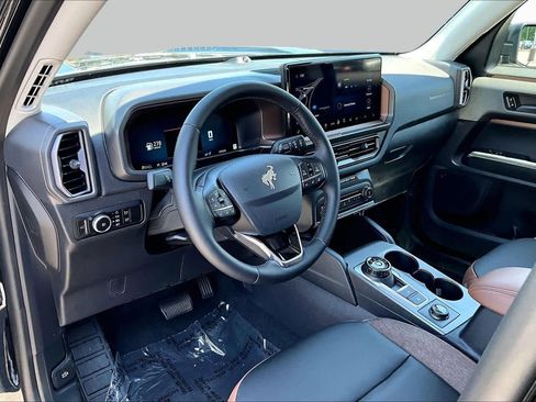 Used 2025 Ford Bronco Sport Outer Banks w/ Outer Banks Tech Package+ AWD/4WD image 17