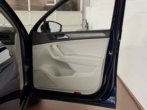 Used 2023 Volkswagen Tiguan SE w/ Panoramic Sunroof Package AWD/4WD image 40