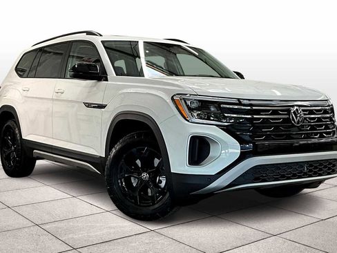 New 2025 Volkswagen Atlas Peak Edition SE image 2