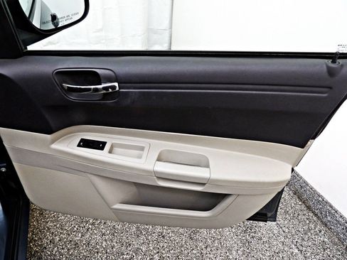 Used 2006 Chrysler 300 RWD image 11