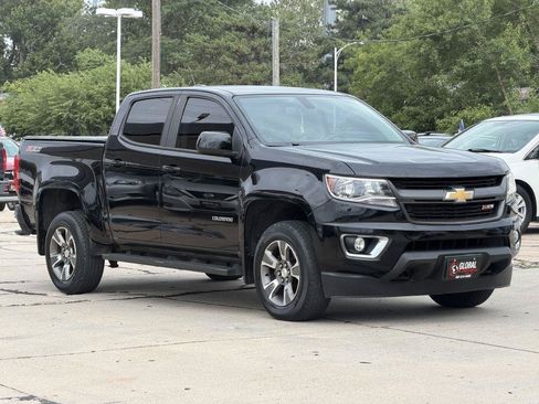 Used 2017 Chevrolet Colorado Z71 AWD/4WD image 2