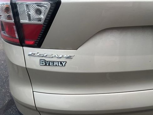 Used 2017 Ford Escape Titanium FWD image 10