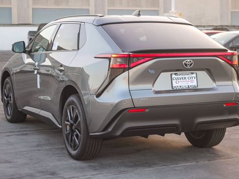 New 2026 Toyota bZ FWD image 7