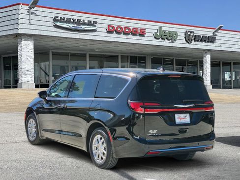 New 2026 Chrysler Pacifica Select image 4