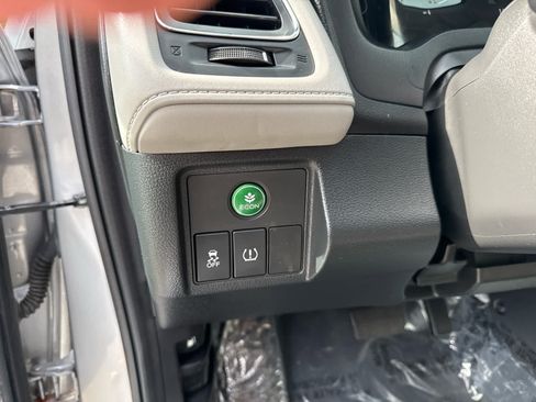 Used 2017 Honda HR-V EX image 11