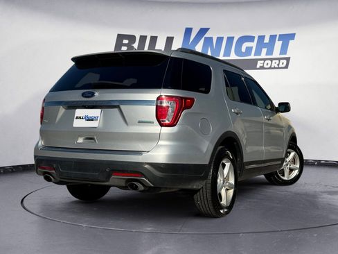 Used 2018 Ford Explorer XLT w/ Equipment Group 202A image 5