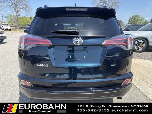 Used 2018 Toyota RAV4 LE image 4