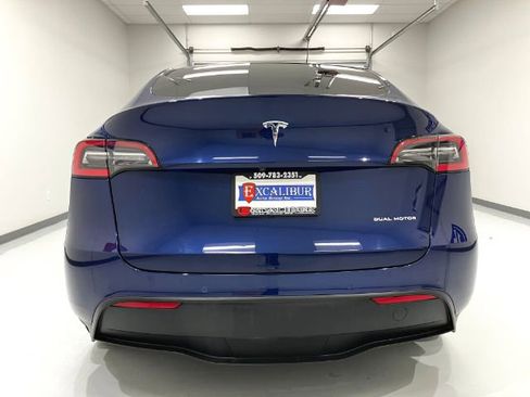 Used 2021 Tesla Model Y Long Range image 13