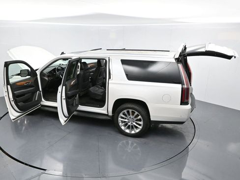 Used 2017 Cadillac Escalade ESV Luxury image 47