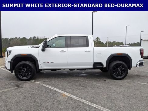 Used 2025 GMC Sierra 2500 AT4 image 8