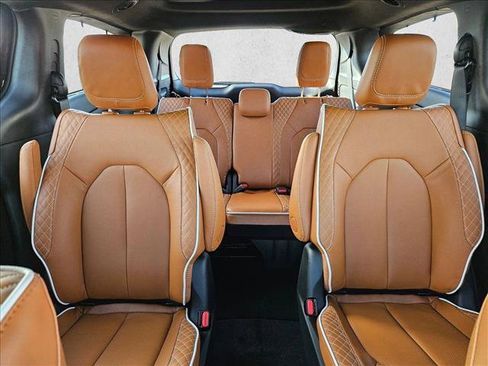 New 2026 Chrysler Pacifica Pinnacle FWD image 14