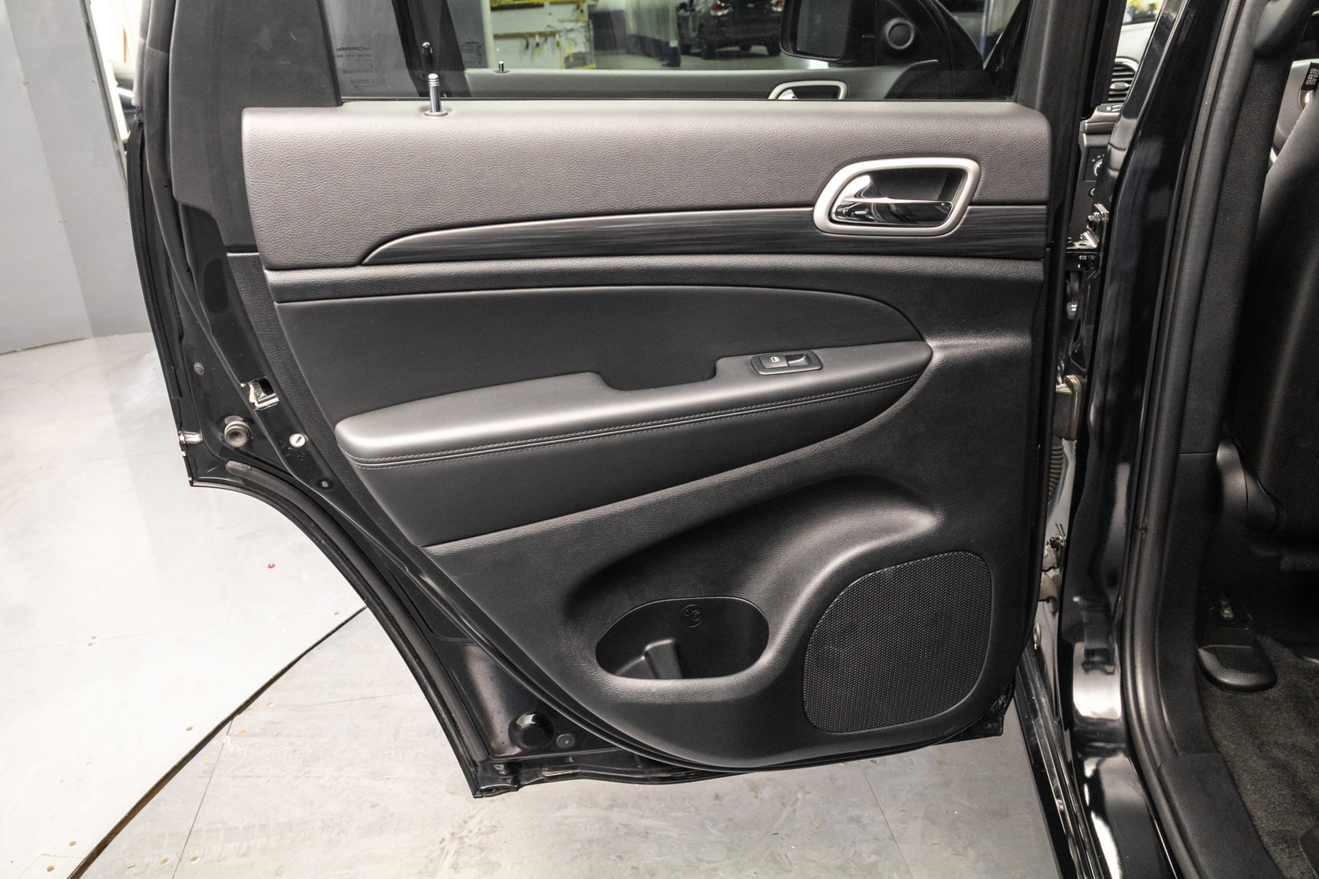 Used 2022 Jeep Grand Cherokee Laredo X AWD/4WD image 35