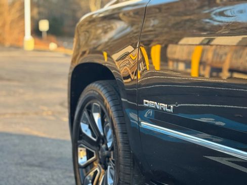Used 2019 GMC Yukon XL Denali w/ Denali Ultimate Package image 10