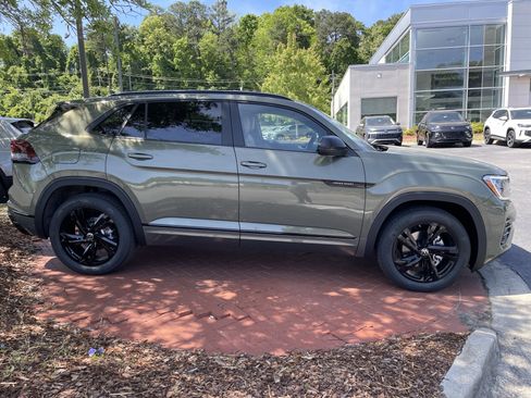 New 2026 Volkswagen Atlas Cross Sport SEL R-Line AWD/4WD image 4