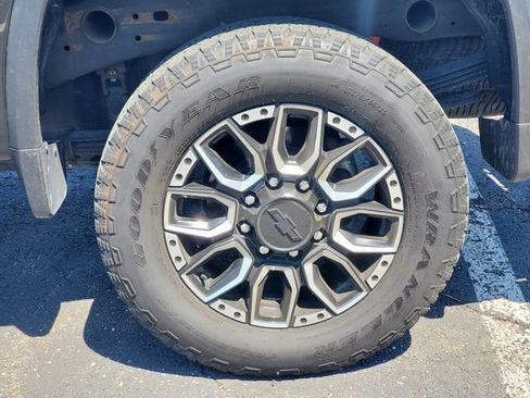 Used 2024 Chevrolet Silverado 2500 LT w/ Convenience Package AWD/4WD image 5