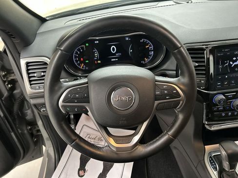 Used 2021 Jeep Grand Cherokee Laredo X image 4