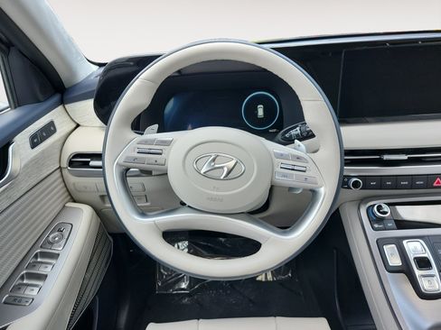 Used 2025 Hyundai Palisade AWD image 12