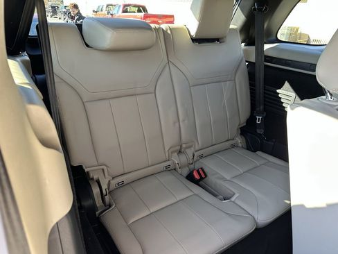 Used 2019 Land Rover Discovery HSE image 20