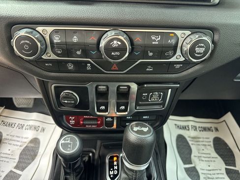 Used 2025 Jeep Wrangler Sport image 20