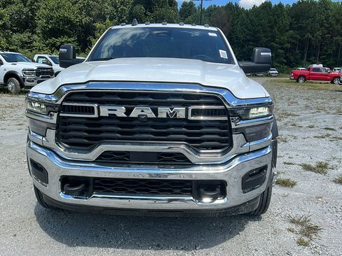 New 2025 RAM 5500 4x4 Regular Cab image 3