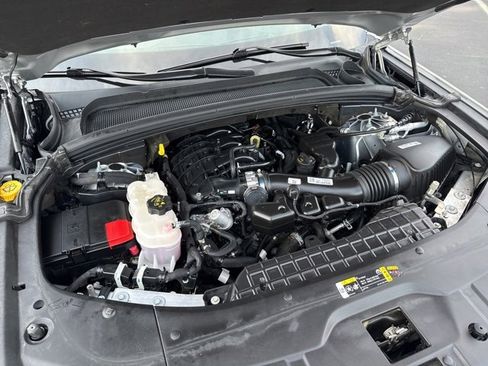 Used 2024 Jeep Grand Cherokee Altitude image 33