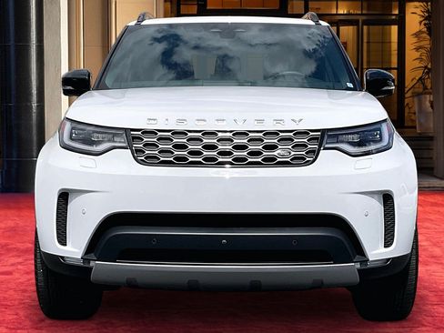 Certified 2025 Land Rover Discovery S AWD/4WD image 3