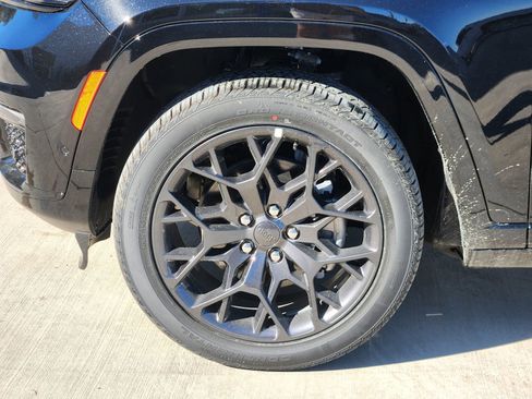 New 2025 Jeep Grand Cherokee L Summit image 11