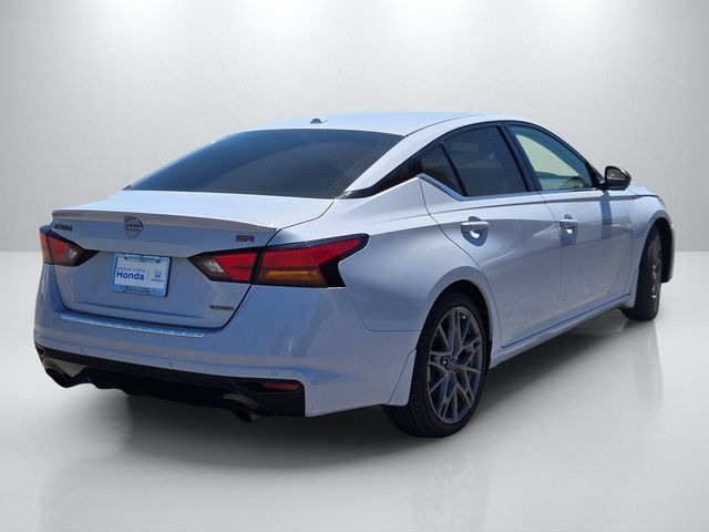 Used 2023 Nissan Altima 2.0 SR FWD image 4