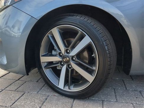 Used 2017 Kia Forte EX image 32