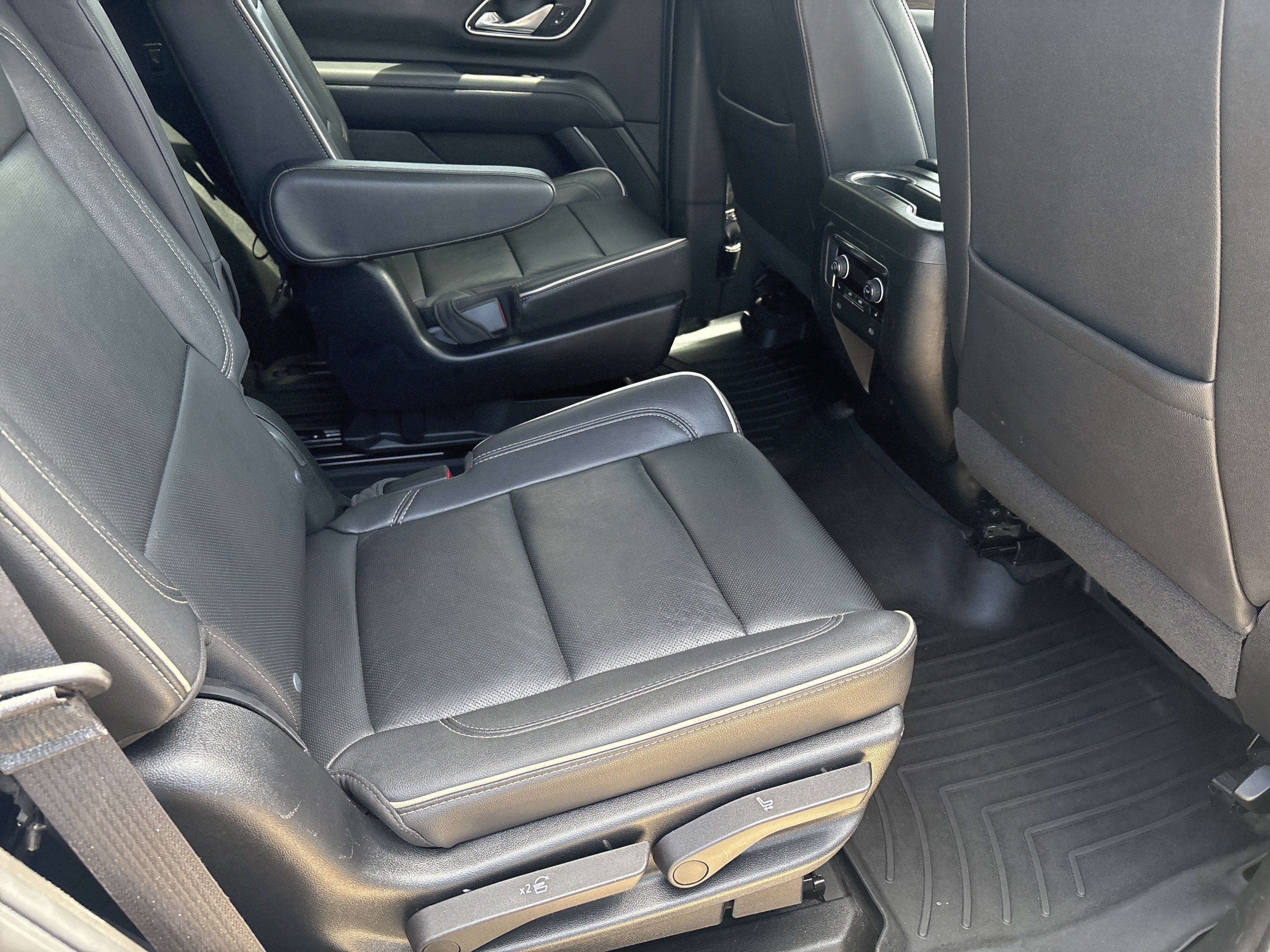Used 2023 Chevrolet Tahoe Premier AWD/4WD image 10