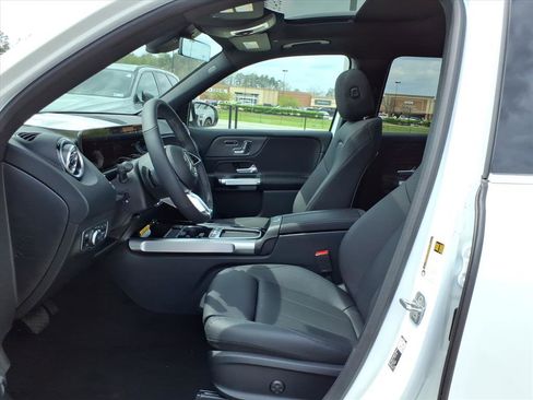 Used 2026 Mercedes-Benz GLB 250 4MATIC image 11