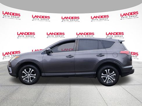 Used 2018 Toyota RAV4 LE image 6