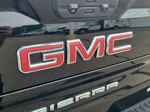 Used 2023 GMC Sierra 1500 AT4 w/ Technology Package AWD/4WD image 6
