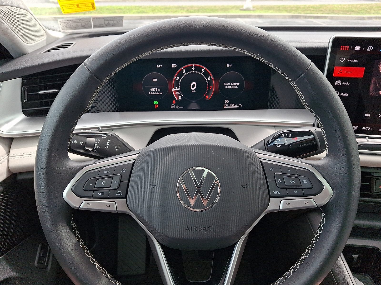Used 2025 Volkswagen Tiguan SE AWD/4WD image 19