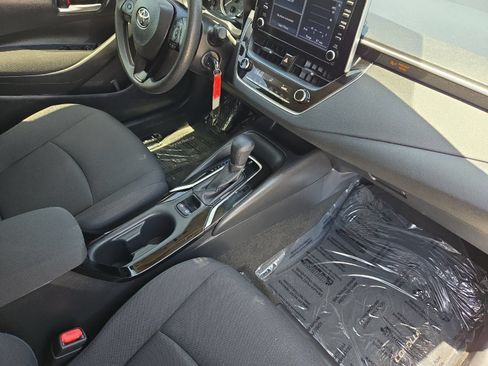 Used 2020 Toyota Corolla LE FWD image 14