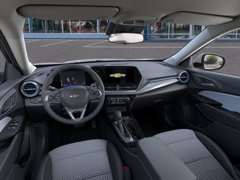 New 2026 Chevrolet Trax LT w/ LT Convenience Package FWD image 15