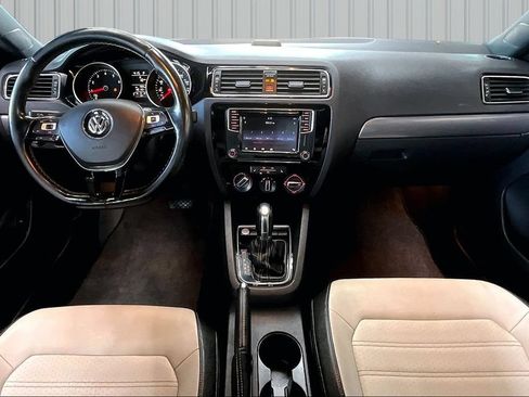 Used 2017 Volkswagen Jetta Sport FWD image 7