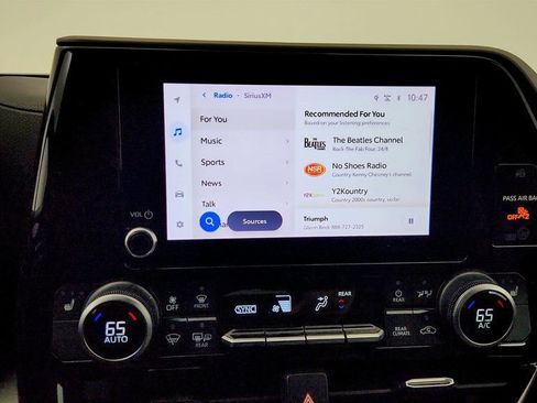 Used 2023 Toyota Highlander XLE image 18