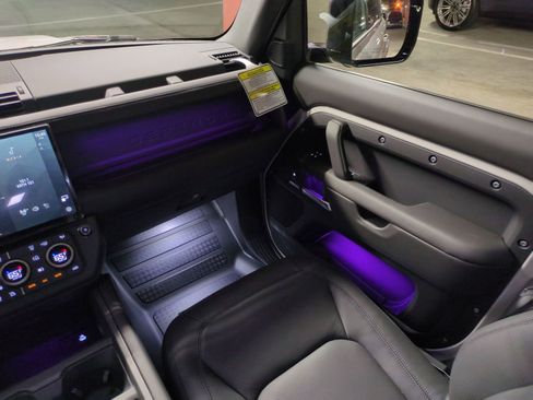 New 2026 Land Rover Defender 110 X-Dynamic SE image 22