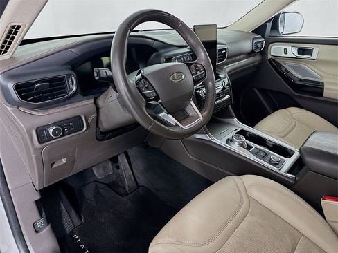Used 2022 Ford Explorer Platinum w/ Equipment Group 601A image 4