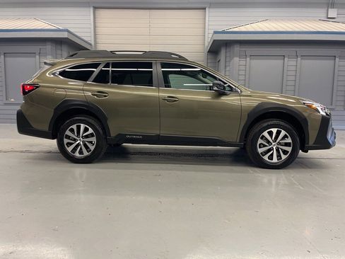 Certified 2025 Subaru Outback Premium w/ Popular Package #1A image 8