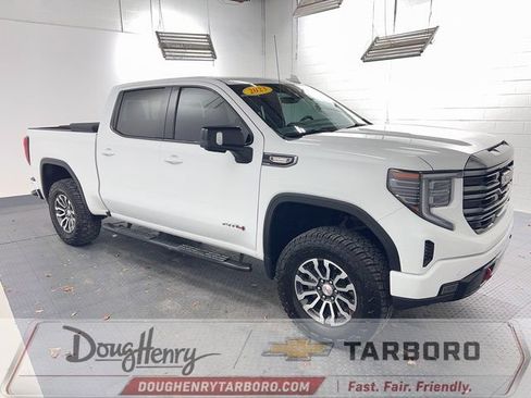 Used 2023 GMC Sierra 1500 AT4 w/ Technology Package AWD/4WD image 3
