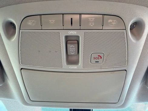 Used 2016 Nissan Maxima Platinum FWD image 43