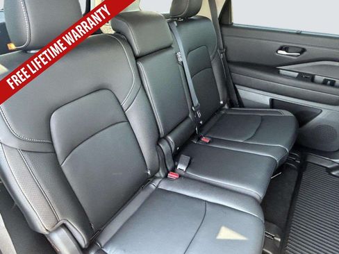 Used 2025 Nissan Pathfinder SL AWD/4WD image 24