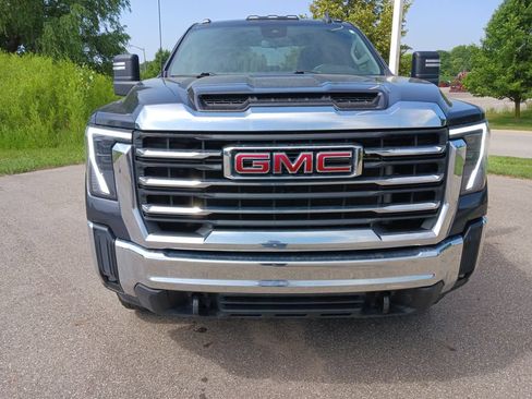 Used 2024 GMC Sierra 2500 SLE w/ SLE Value Package AWD/4WD image 3